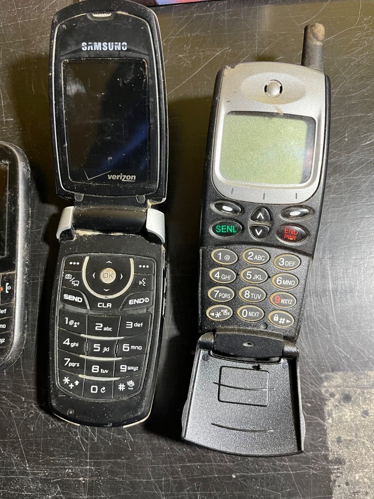Old cellphone Lot Samsung