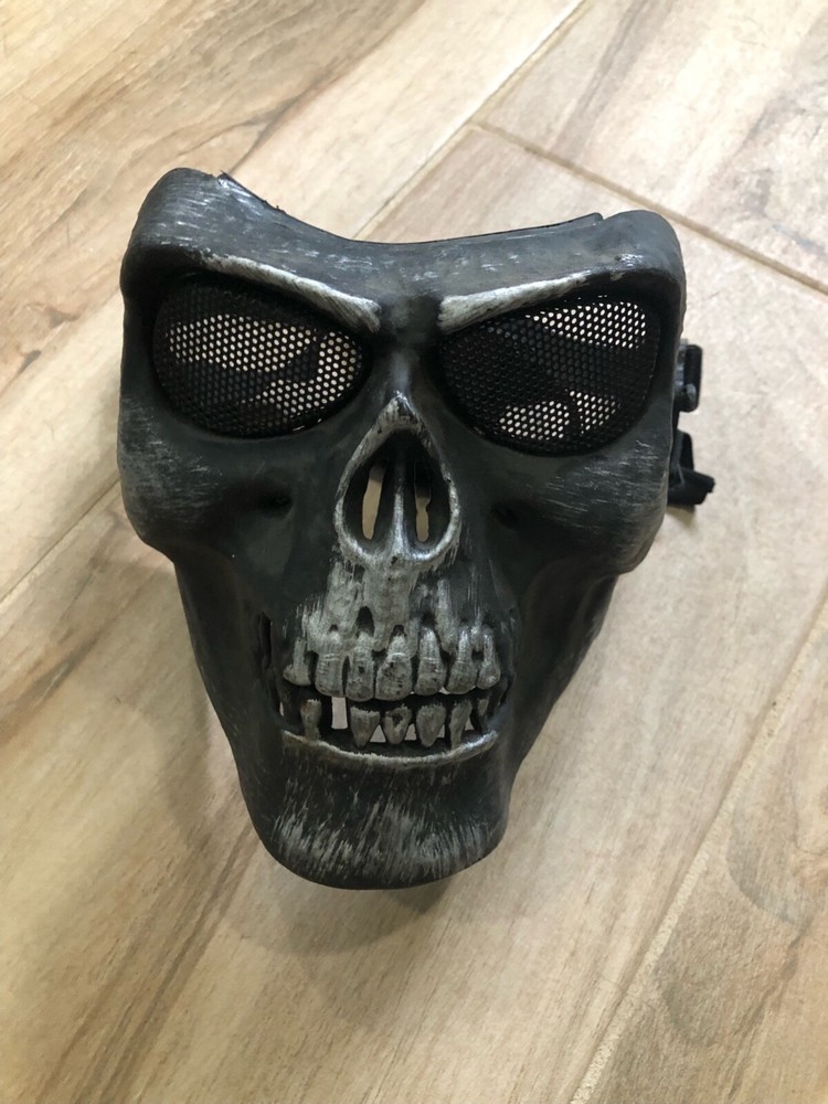Airsoft Facemask shaped as a Skull