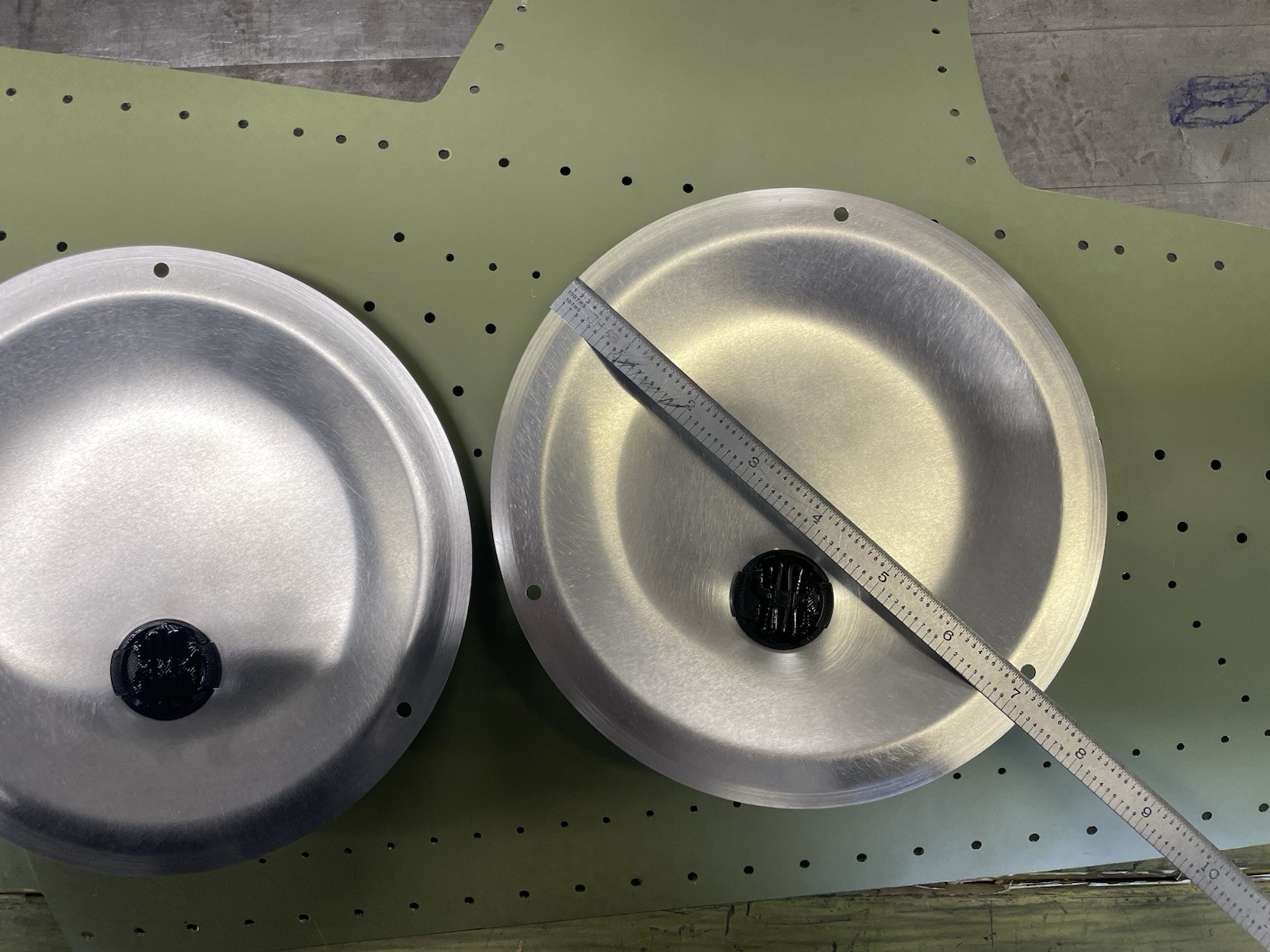 ✈️Cessna / Piper style SET OF WHEEL COVER HUBCAPS (7.25” Dia.)WITH VALVE OPENI.