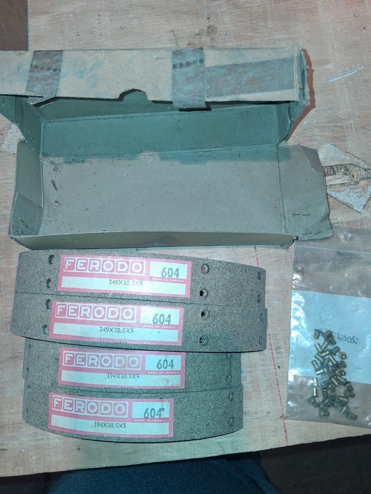 Renault Dauphine brake shoe relining kit