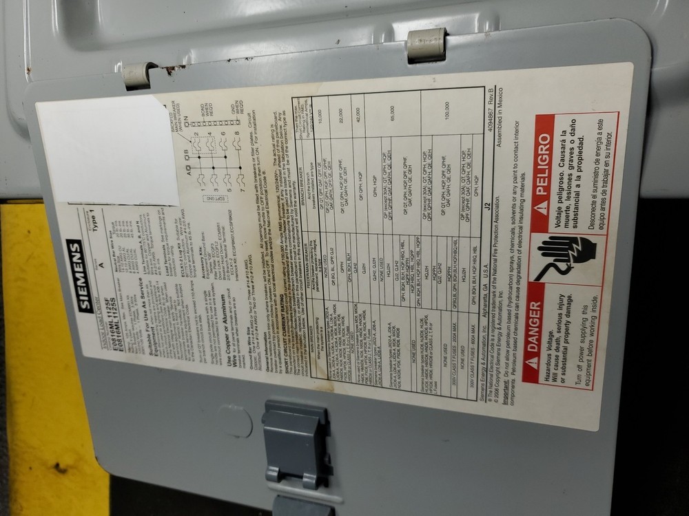 SIEMENS E0816ML-1125F CIRCUIT BREAKER PANEL