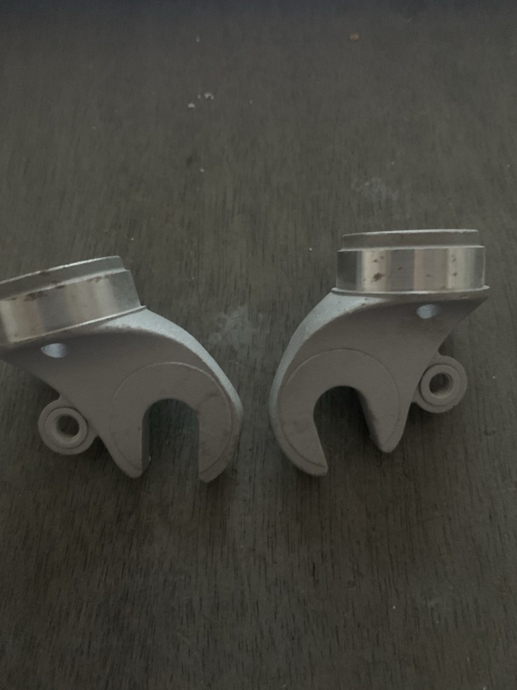 Everest Cast Plug Type Front Drop Out 26.6 mm