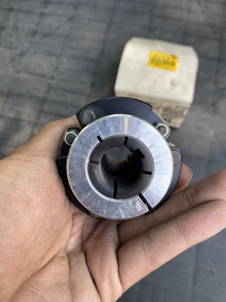 New Zero-Max 6A26-AC CD Clamp Coupling 0.625" Bore