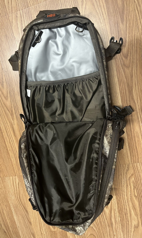 Magellan outdoors H2O Hiking/Hunting/Camping Backpack Insulated Multiple Pockets