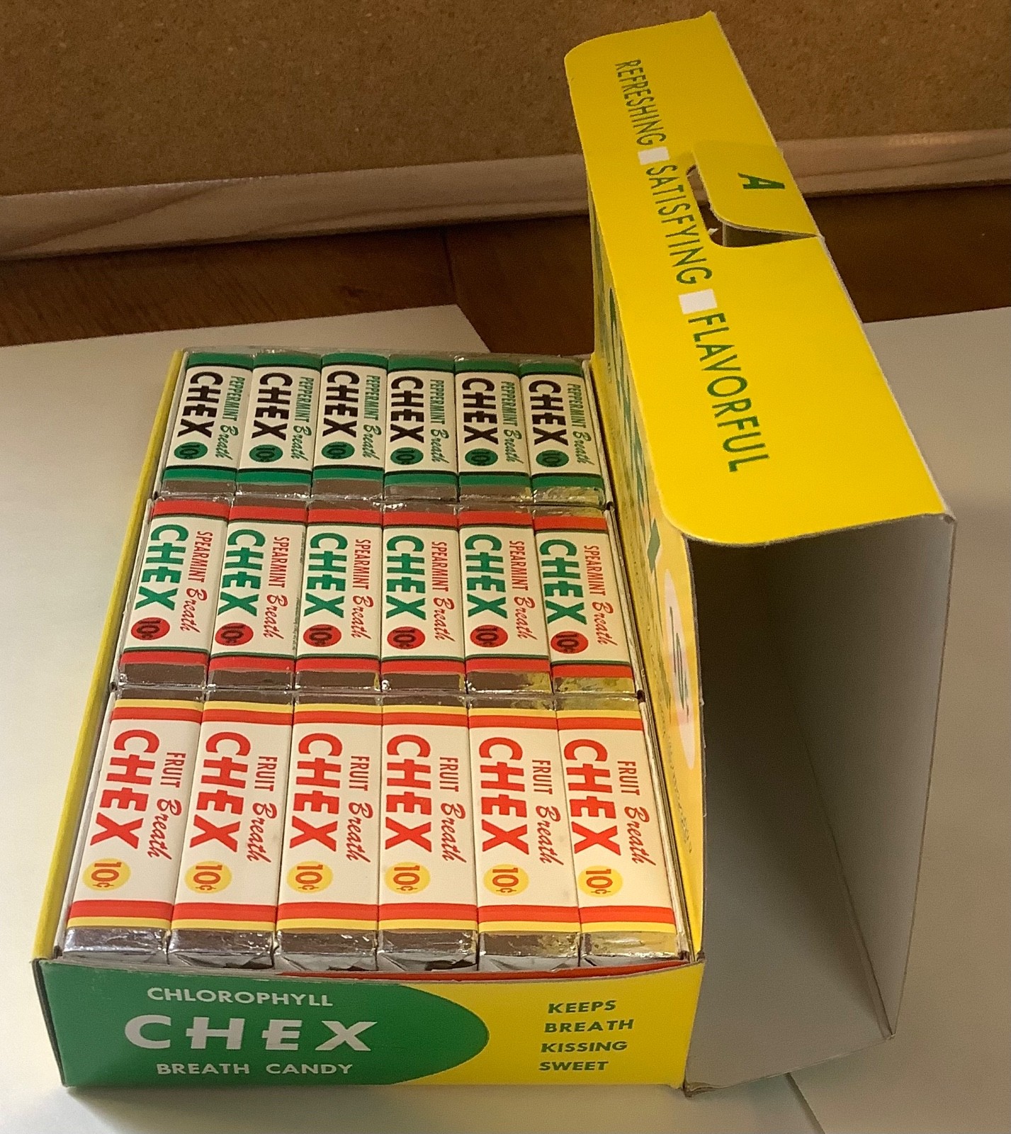 VINTAGE 1940s ADVERTISING CHEX CHLOROPHYLL BREATH CANDY & DISPLAY NIB DEAD STOCK