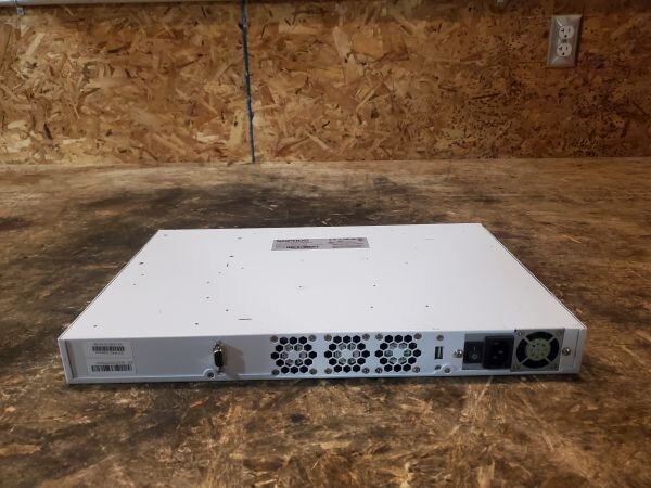 Sophos SG 210 Rev. 2 Rackmount Firewall Appliance