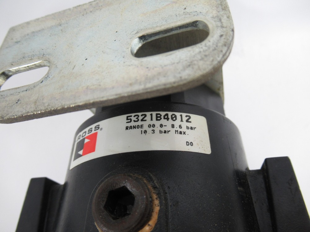 Ross 5321B4012 Filter Regulator w/Bracket & Gauge 1/2" *Missing Bowl* USED
