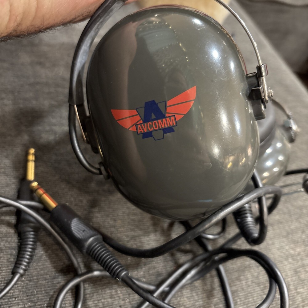 AVCOMM Aviation Communications Pilot’s Headset AC-400S ?