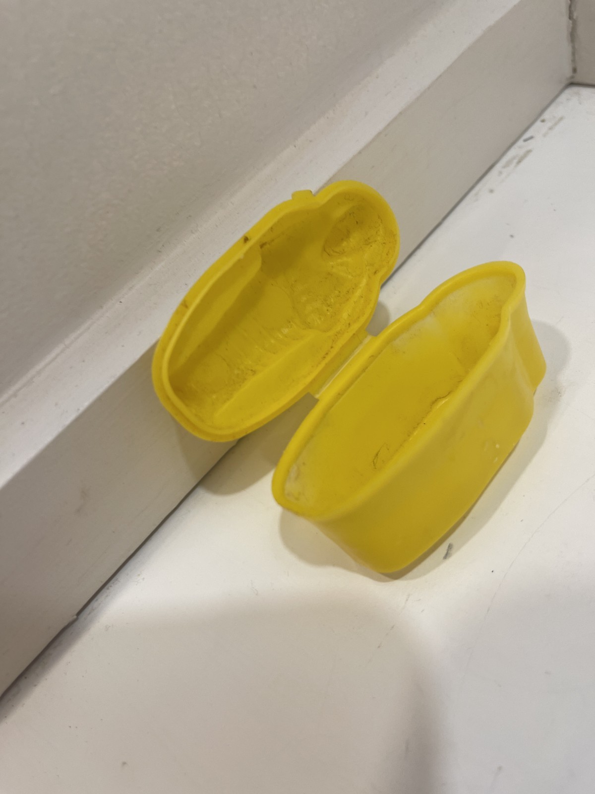 Topps Munchy Mummies Coffin 1978 Candy Container Yellow Empty Mummy Halloween