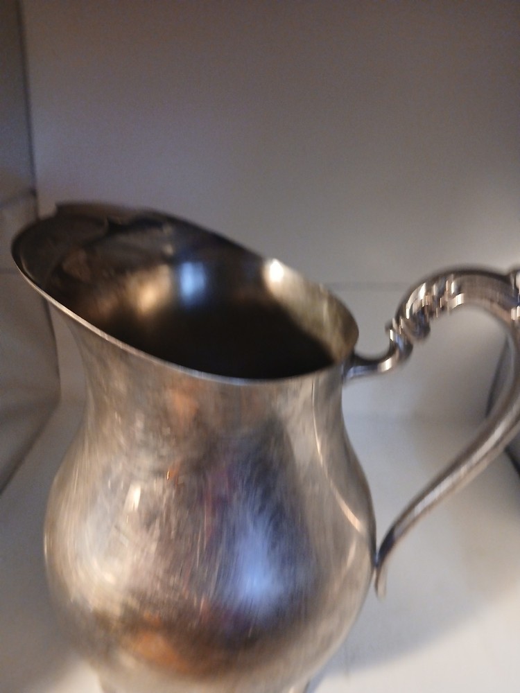 vintage silver plated water pitcher with ice lips (L7a)