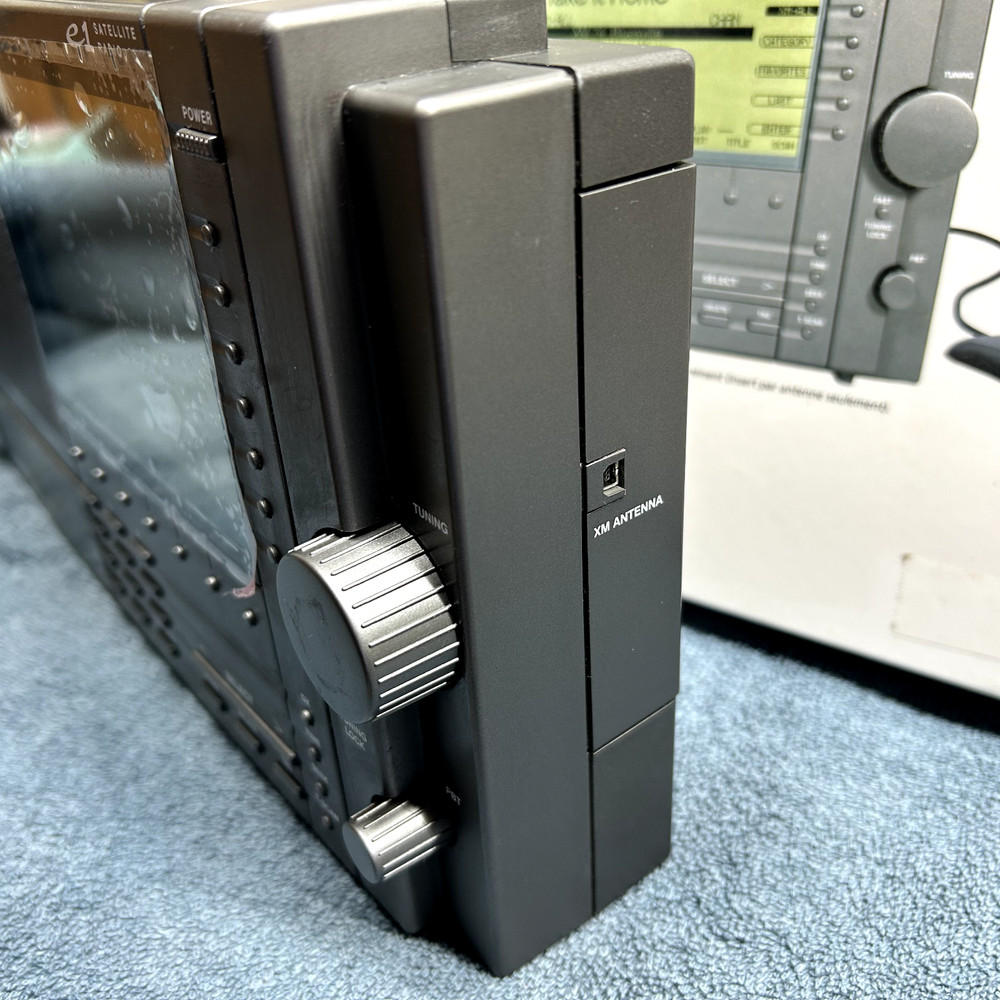 Eton E1XM Shortwave Receiver **Prof. Cleaned** BEAUTIFUL PORTABLE RECEIVER **