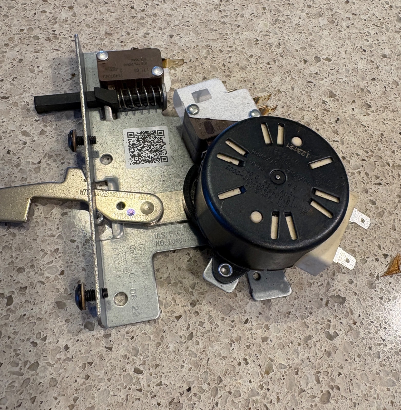 ** GE Profile PHS930YPFS Induction range oven door latch* WB10X29077