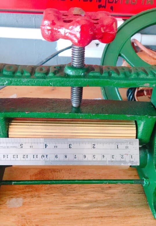 VINTAGE Dry Squid Orange Sugar Cane Mill Juicer Hand Press Cast Iron Brass Tool