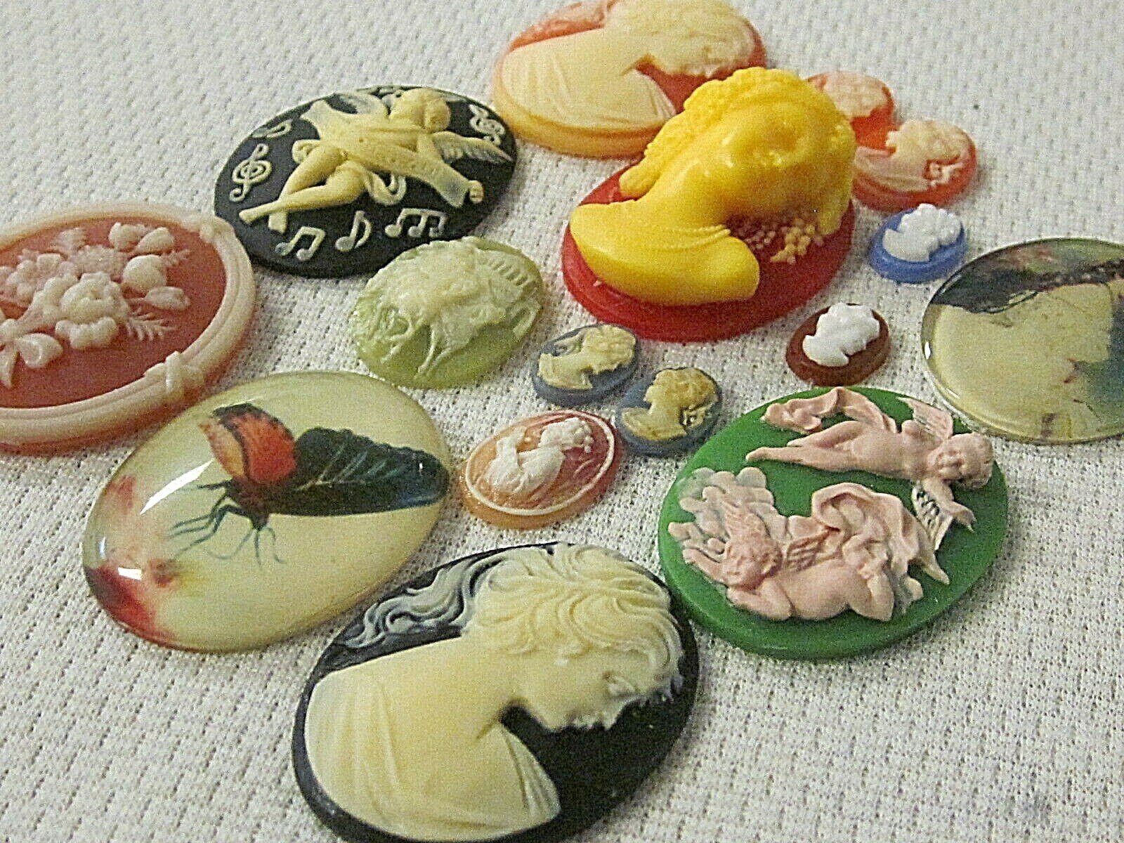 * SALE * VTG CAMEOS 3-D 40x30mm HUGE 16 LOT JEWELRY RESIN FINDINGS REPAIR CRAFTS