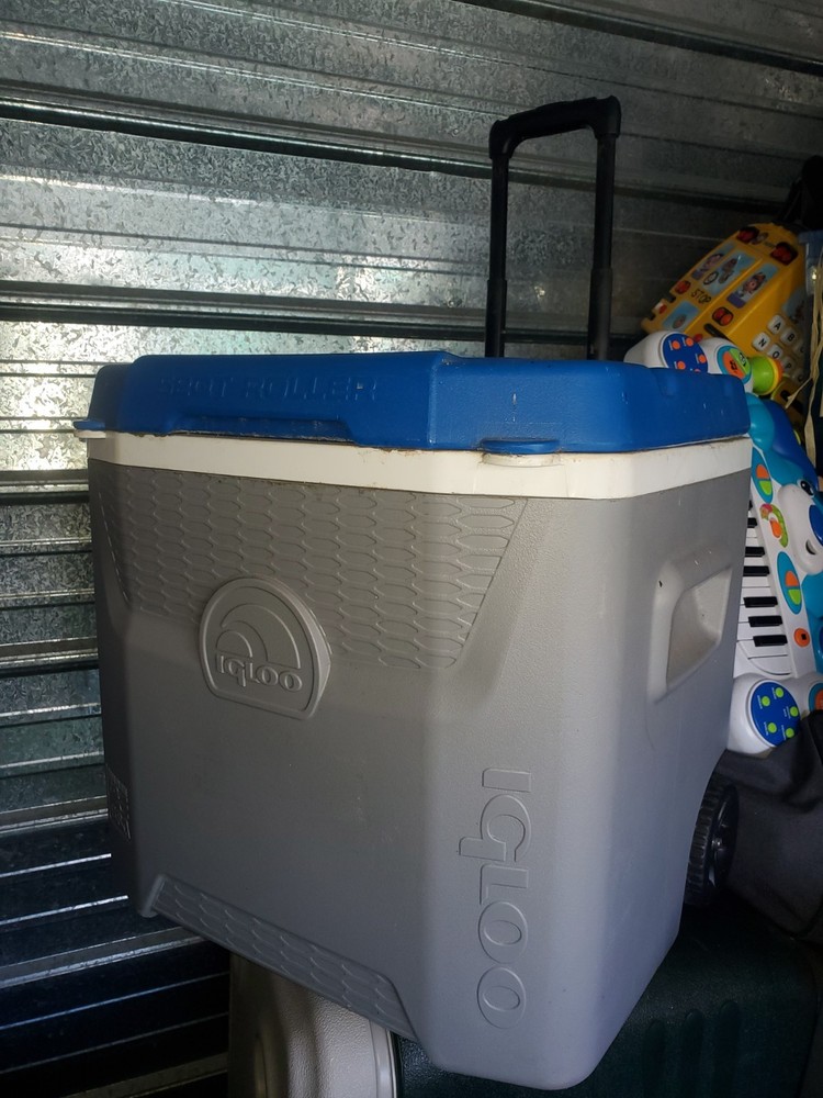 Igloo 52qt Wheeled Cooler Pre Owned