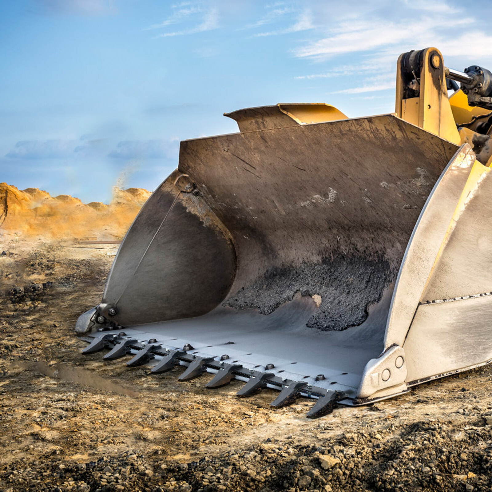 VEVOR Bucket Tooth Bar 72'' Tractor Bucket 9 Teeth Bar 4560 lbs Load-Bearing