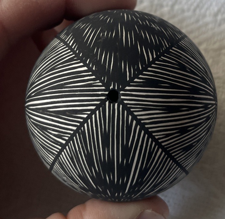 Southwest Native American Acoma Pueblo Pottery Signed Fine Line ‘Seed Pot’