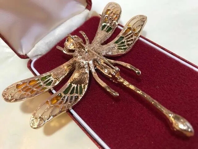 Luxury Coat Brooch Dragonfly Sparkling Rhinestones Suitable for Banquets