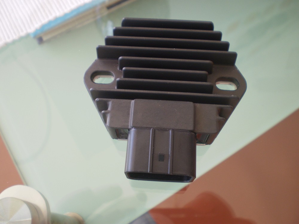 VTR 1000 ALTERNATOR REGULATOR REGULATOR VTR1000 RECTIFIER FROM 97 LIMO REGULATOR NEW