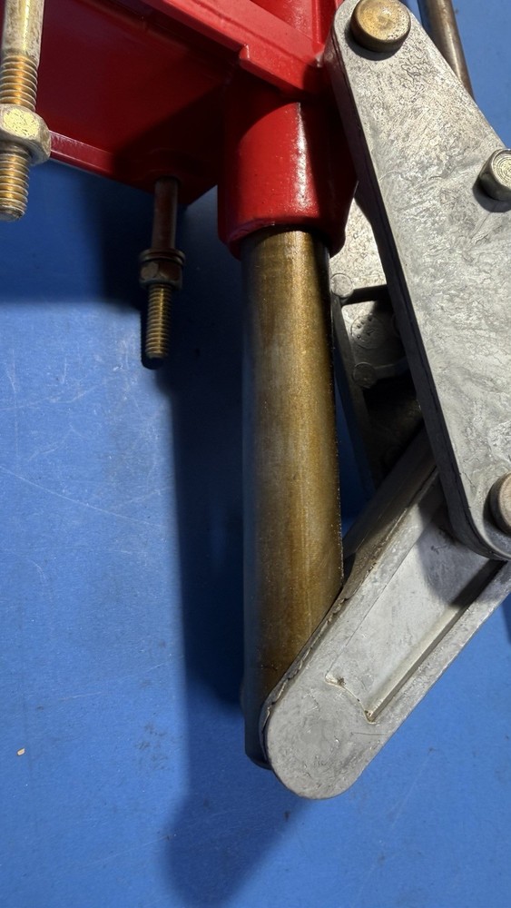 Lee Precision Single Stage Challenger Breech Lock Reloading Hand Press90588 Read