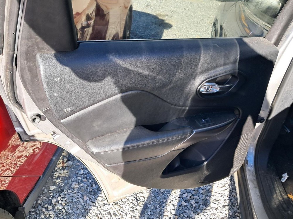 CHEROKEE 2019 Glove Box 4835204