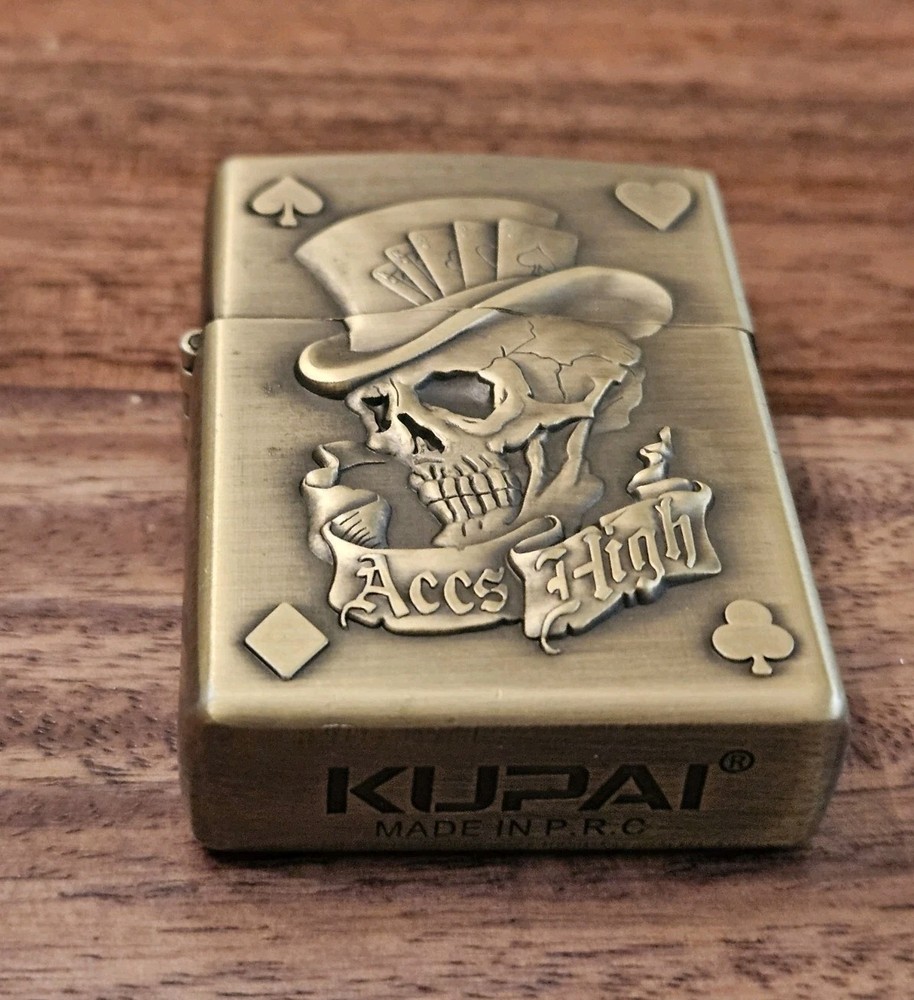 Vintage Style Skull Embossed Flip-top Lighter Windproff Refillable No Fuel Empty