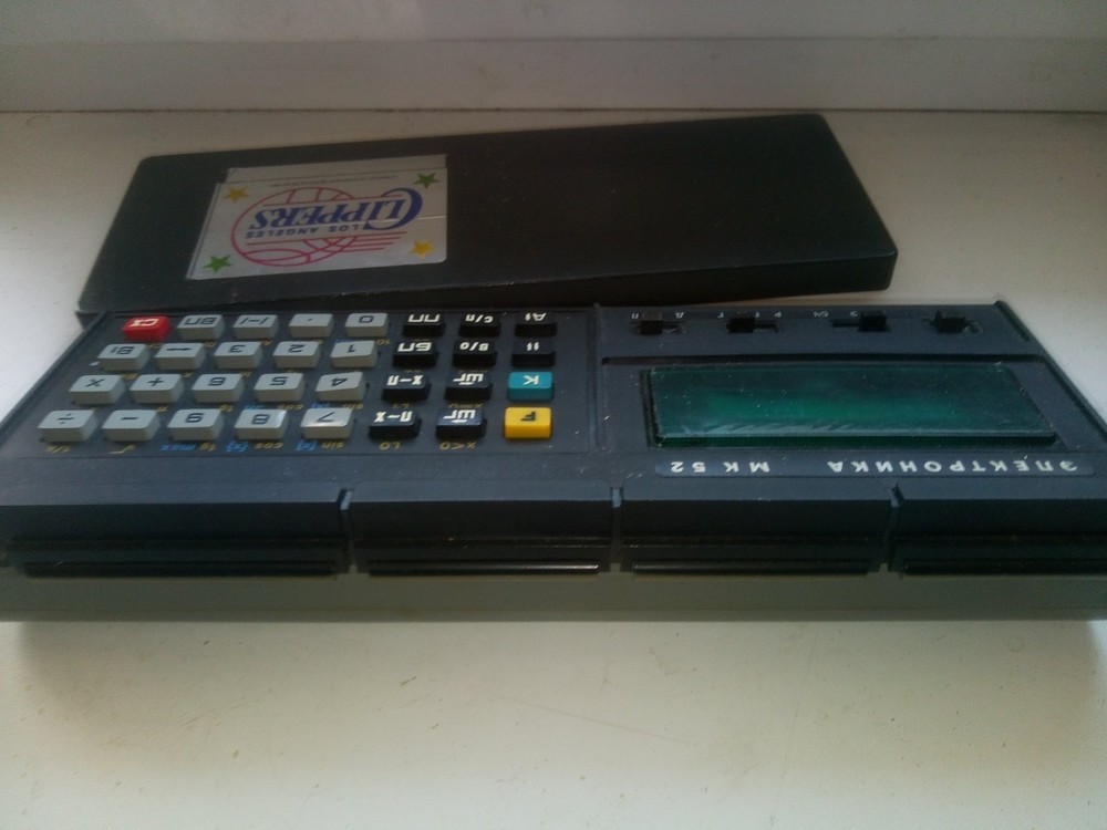 The Elektronika MK-52 microcalculator is a programmable reverse, USSR 1987s