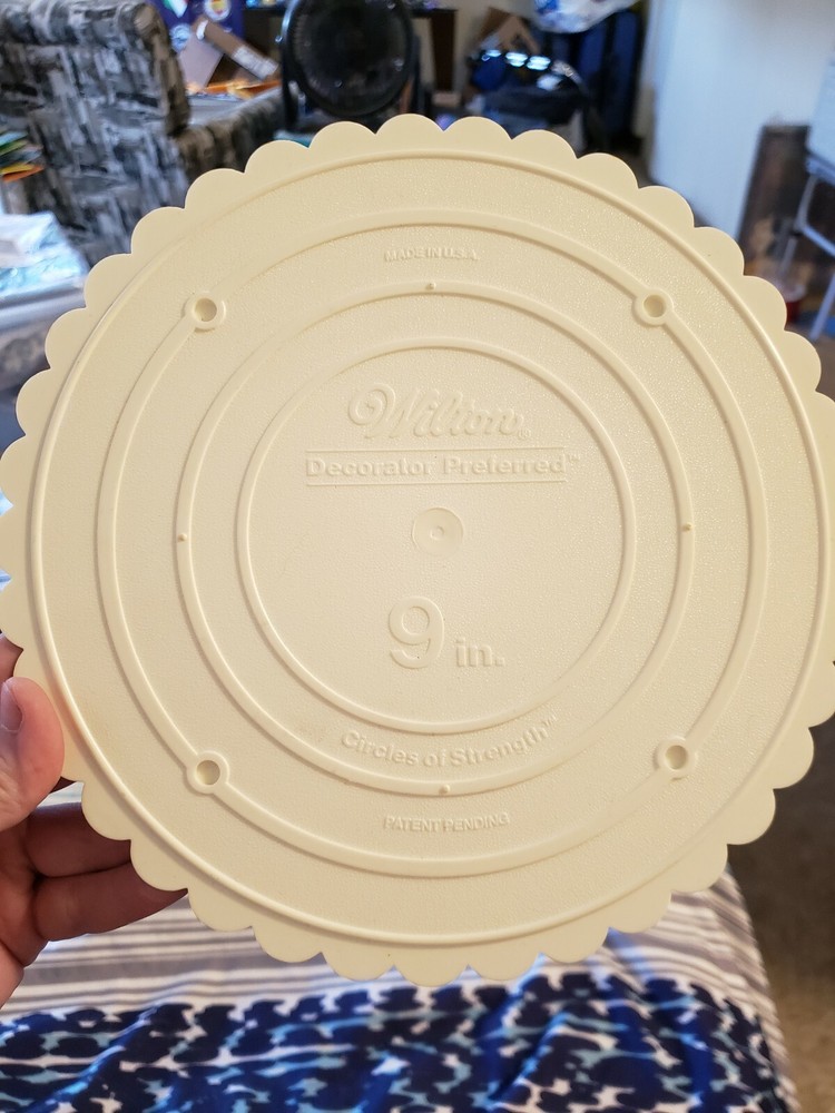 Wilton Decorator Preferred Circles Of Strength Cake Circle 9"
