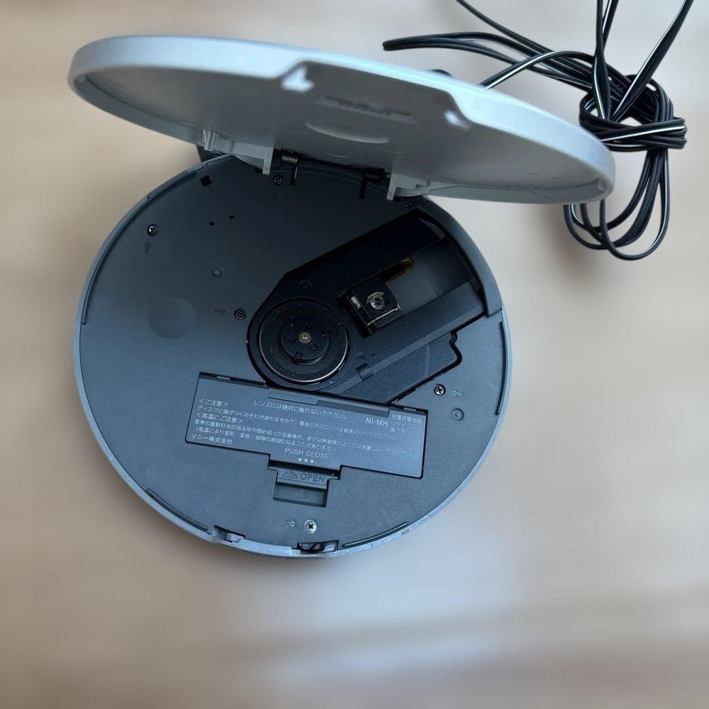 SONY D NE730 CD Walkman Portable CD Player Timepiece Audio Ready Authentic