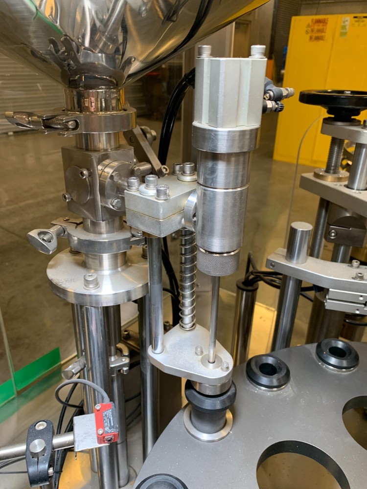 Automated Filling and Capping machine