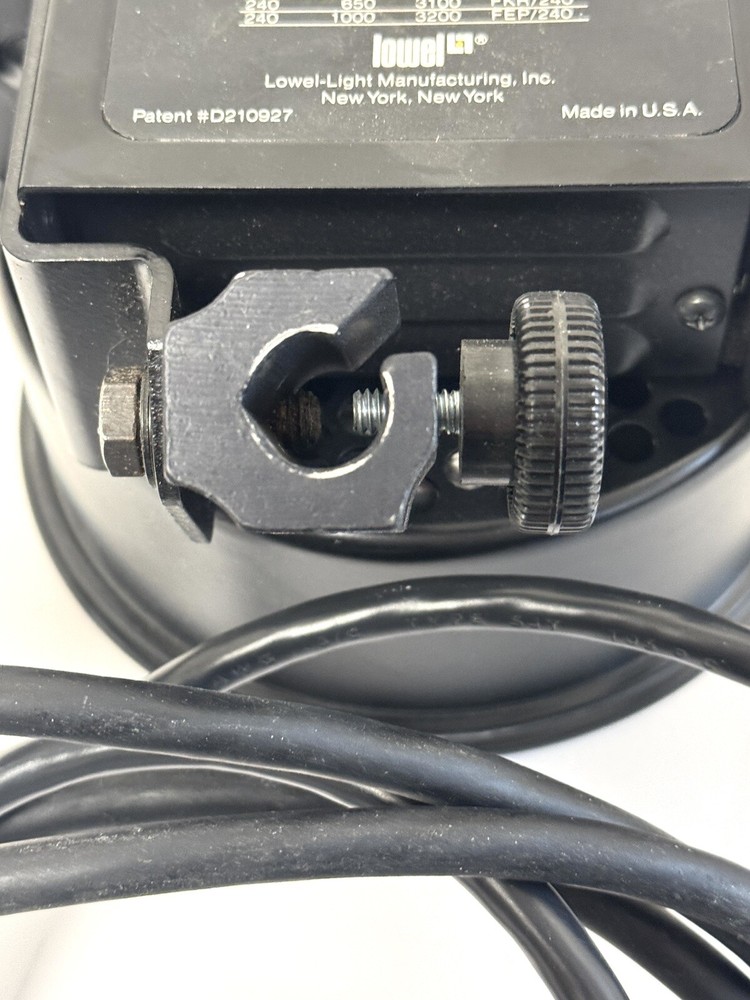 Lowel DP 1000W Continuous Tungsten Focus Flood Spotlight WORKS!