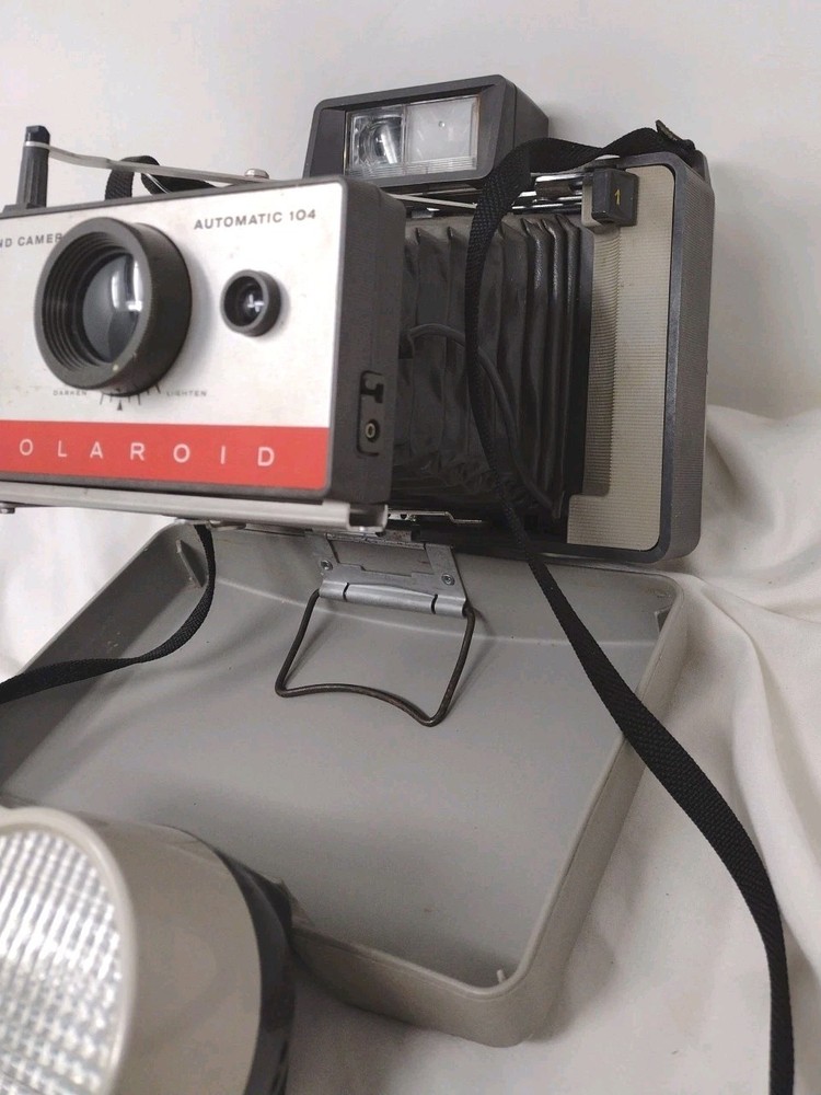 Polaroid 105 Land Camera w/ Wink-Light Flash Model 252 Vintage Untested