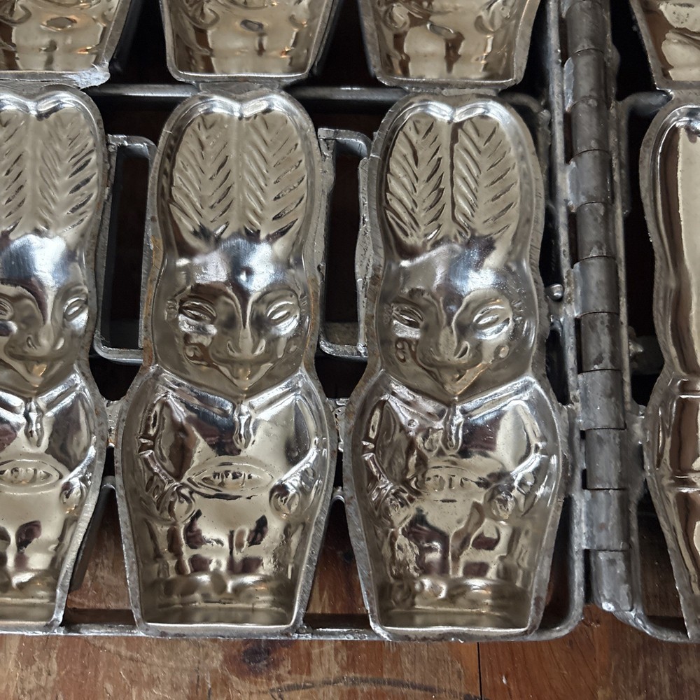 Vintage Bunny Mold