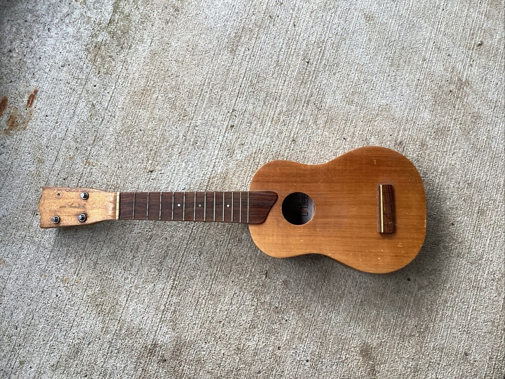 Vintage Kamaka Ukulele White Label
