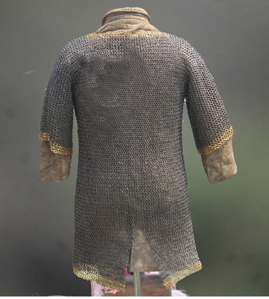 8mm Round Ring Chainmail Shirt | Solid Rings, Brass Dome Riveted Edge