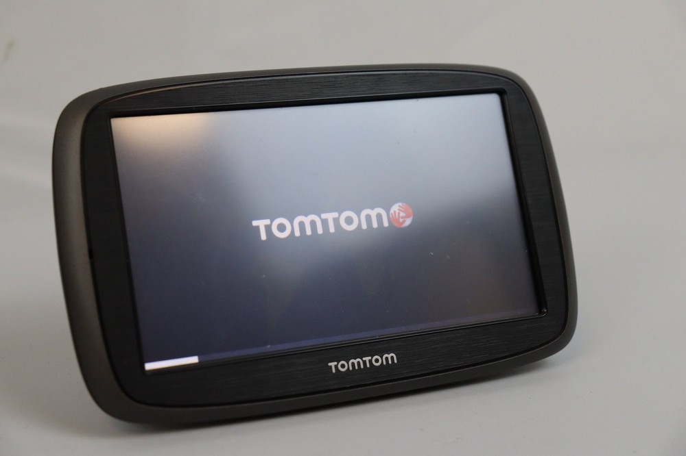 TomTom GO 50 5-Inch GPS Sat Nav Touchscreen with Case and Cable