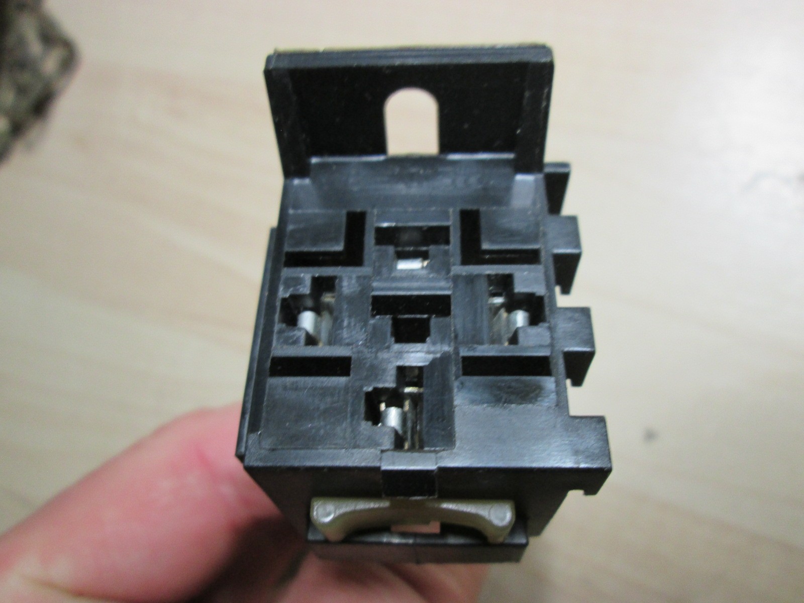 Heavy Duty Relay Socket for Standard 4-/5-Prong Automotive Relay 14 AWG #M225A