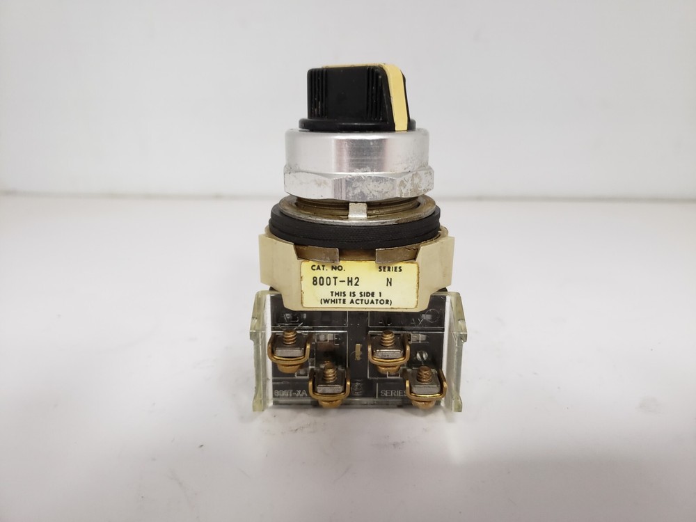 ALLEN BRADLEY 800T-H2A SELECTOR SWITCH 2-POSITION MAINTAINED SERIES N
