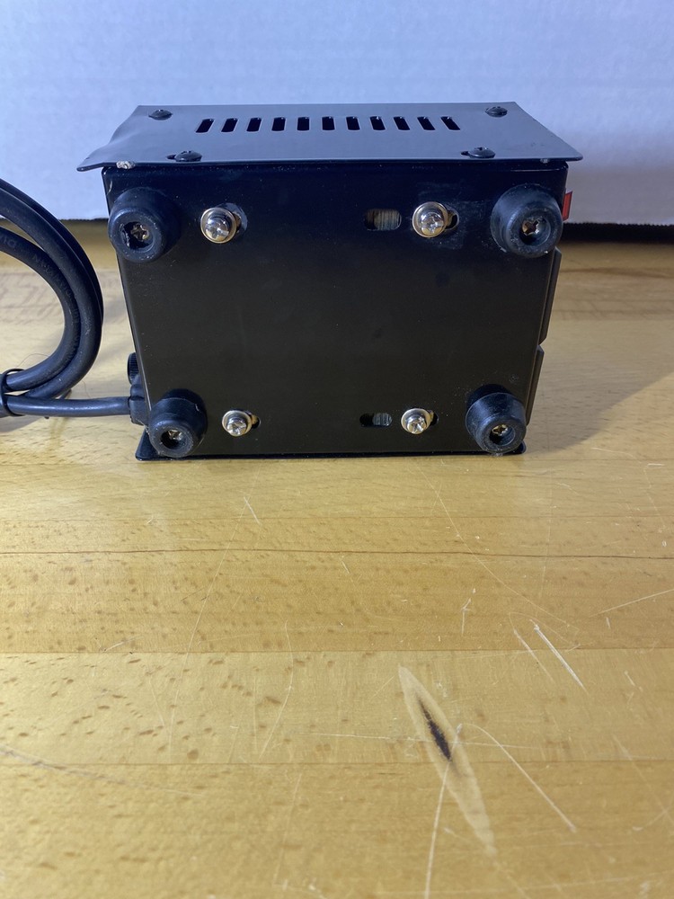 AED International Step Up & Down Transformer VC-200 - 110-220v