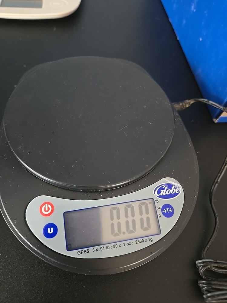 Globe GPS5 5lb Digital Portion Control Scale With Plastic Platter Bowl