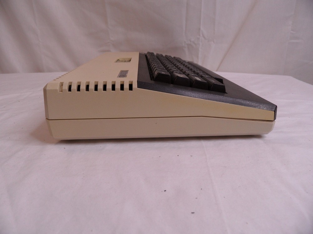 Atari 800 XL Computer Tested & Working w/ Power and composite video cable US ver