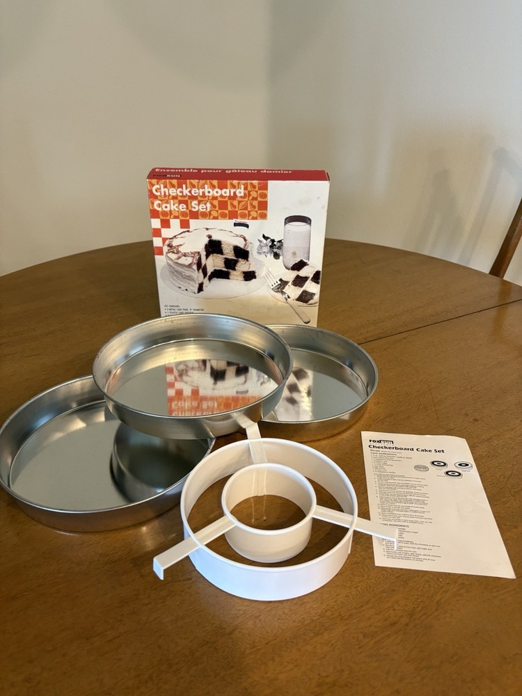 ROUND CHECKERBOARD 3 LAYER CAKE PAN SET w/ INSTRUCTIONS by FoxRun