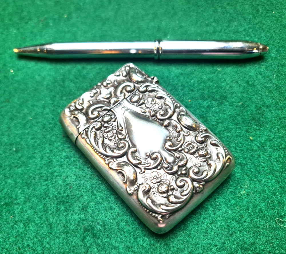 ATTRACTIVE SOLID SILVER VICTORIAN CARD CASE WITH EMBOSSED DECORATION