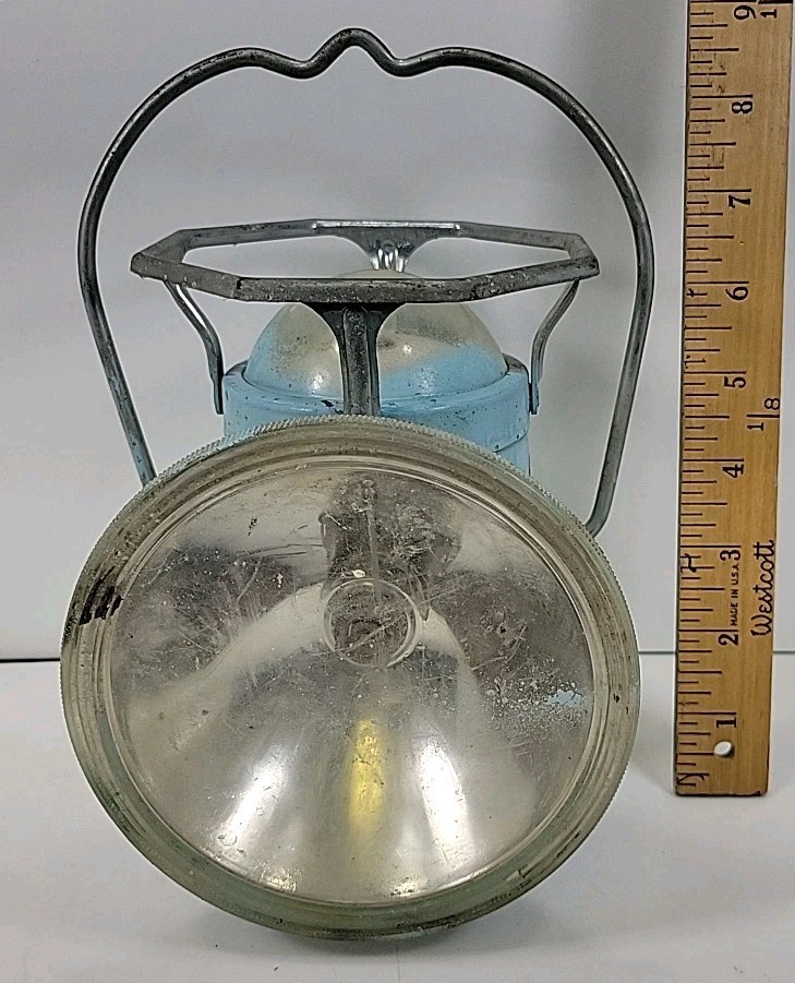 DELTA POWERLITE LANTERN - COMPLETE - LENS INTACT - IN GREAT SHAPE - UNTESTED