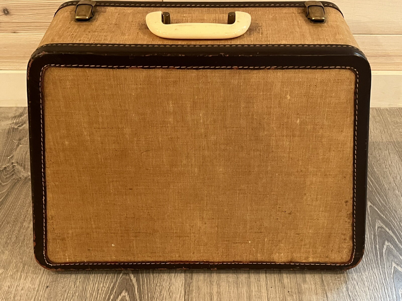 Vintage Heavy Duty Singer 301A Sewing Machine w/ Case & Original Accessories.