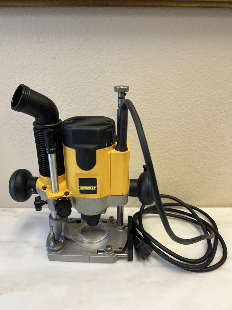 DEWALT Electronic Variable Speed Plunge Router DW621 2HP