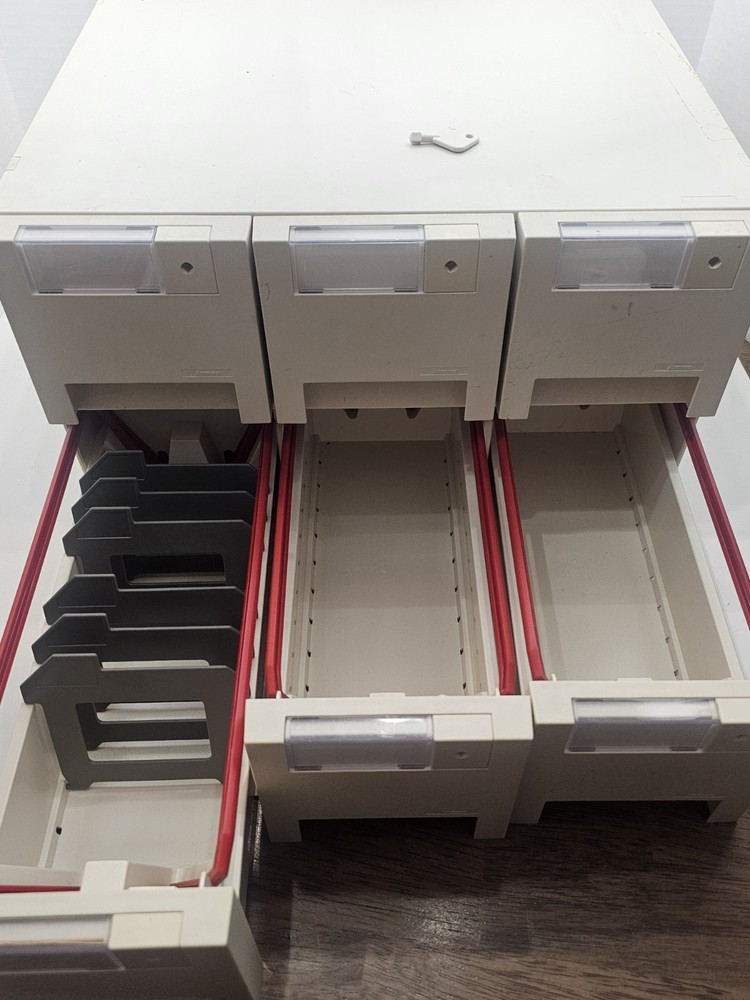 Vintage Exponent Media Storage System Floppy Disk Organizer (HAS KEY) READ!!!