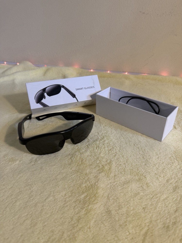 Smart Glasses Black Frame USB Connectivity Includes Charging Cable and Box