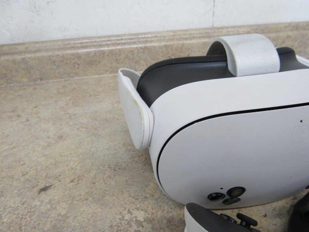 Meta Oculus Quest 3S 128GB Standalone VR Headset