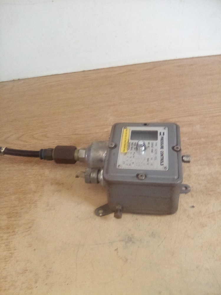 SMC IS2761-103L 9 Pressure Controls